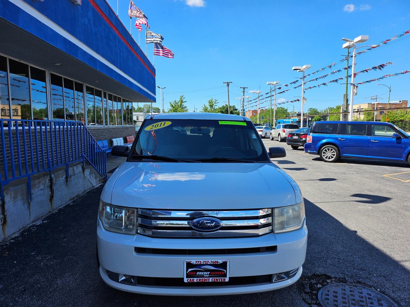 2011 WHITE Ford Flex SE FWD (2FMGK5BC8BB) with an 3.5L V6 DOHC 24V engine, 6-Speed Automatic Overdrive transmission, located at 7600 S Western Ave., Chicago, IL, 60620, (773) 918-3980, 0.000000, 0.000000 - Photo#2